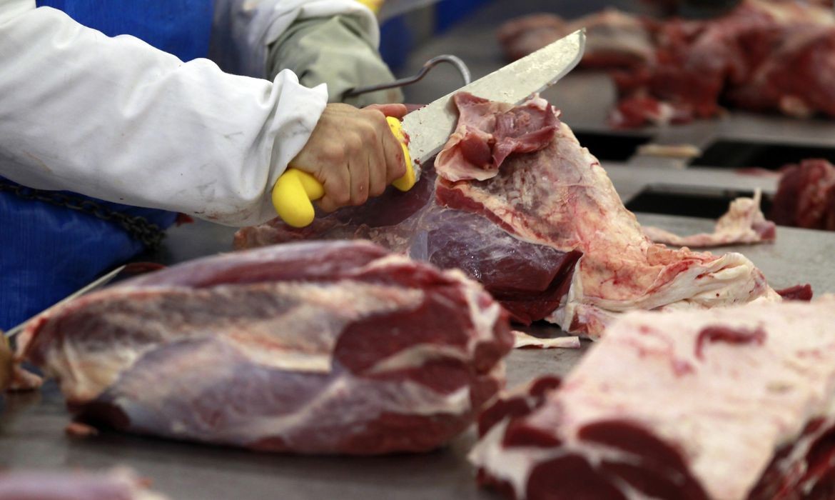 China retoma importações de carne bovina brasileira