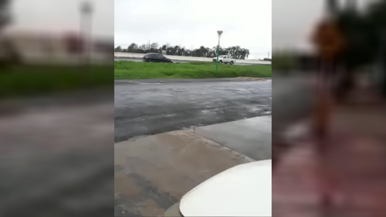 Vídeo mostra motorista voltando na contramão para evitar bloqueio