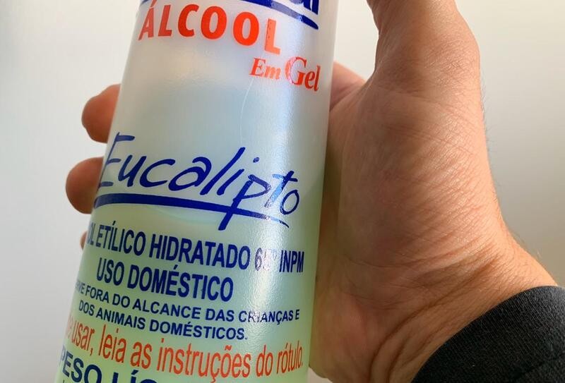Homem assalta supermercado para levar álcool em gel