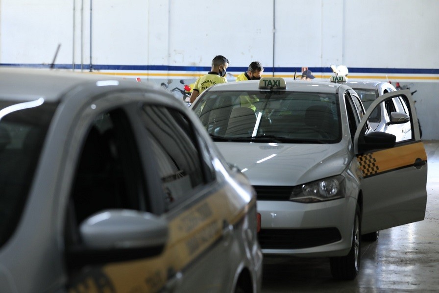 20 taxistas podem perder a concessão por abandono de ponto em Maringá