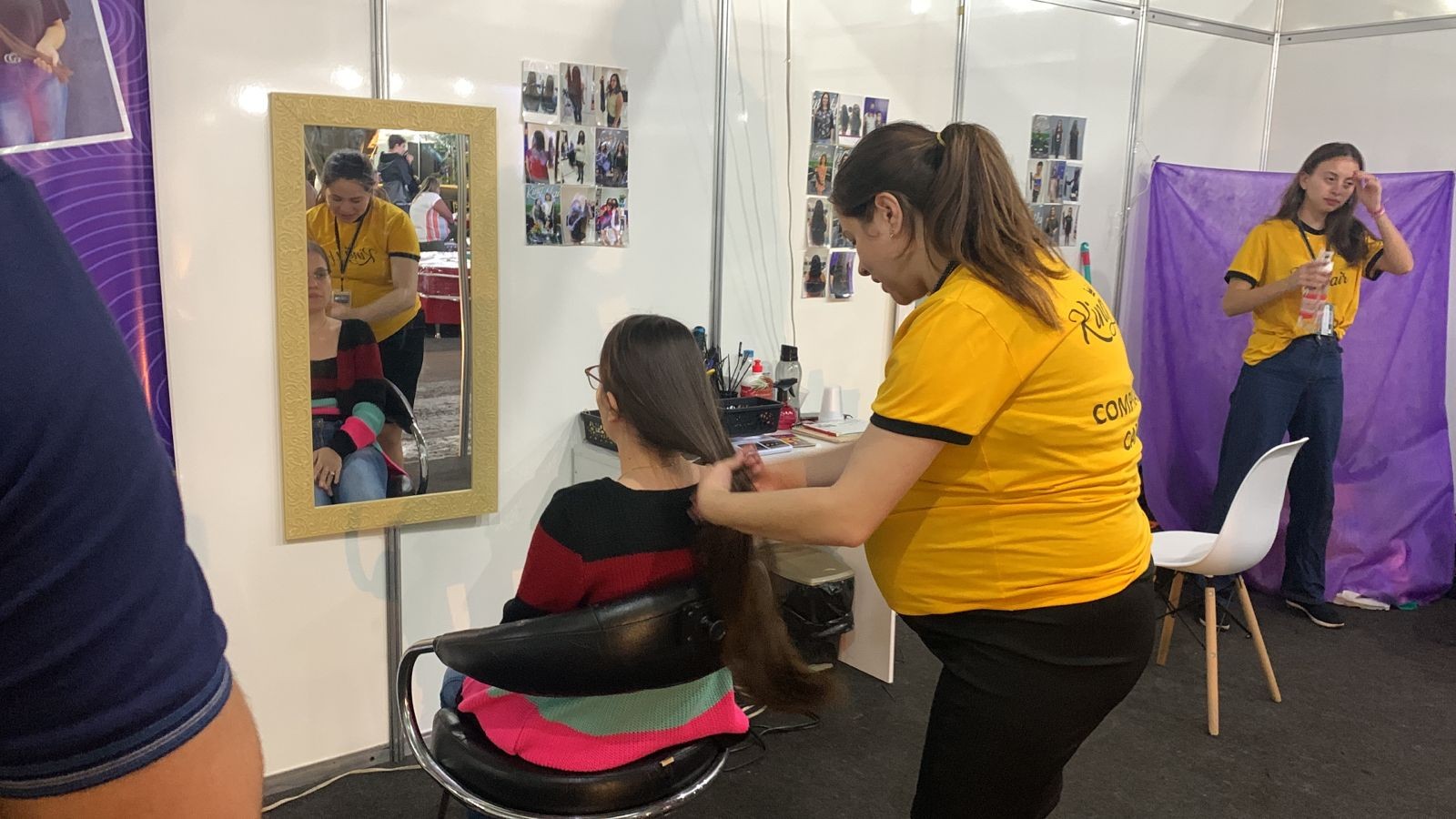 Estande de corte e compra de cabelo com técnica diferente está na Expoingá