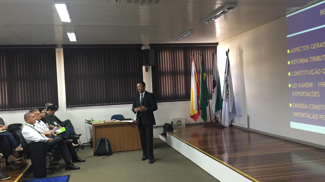 Ocepar promove debate sobre propostas de reforma tributária