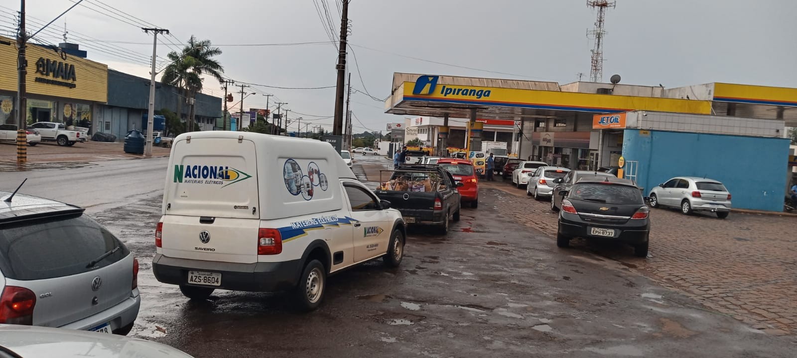 Ouvintes registram fila em postos de combustíveis de Maringá e região