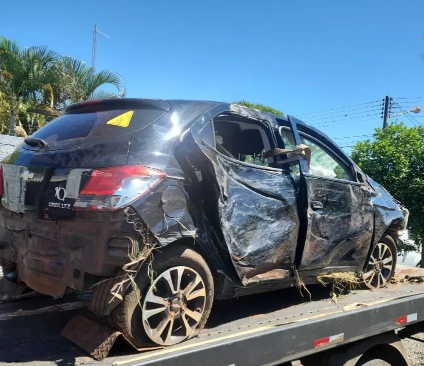 Primos menores de idade são apreendidos depois de acidente com carro roubado
