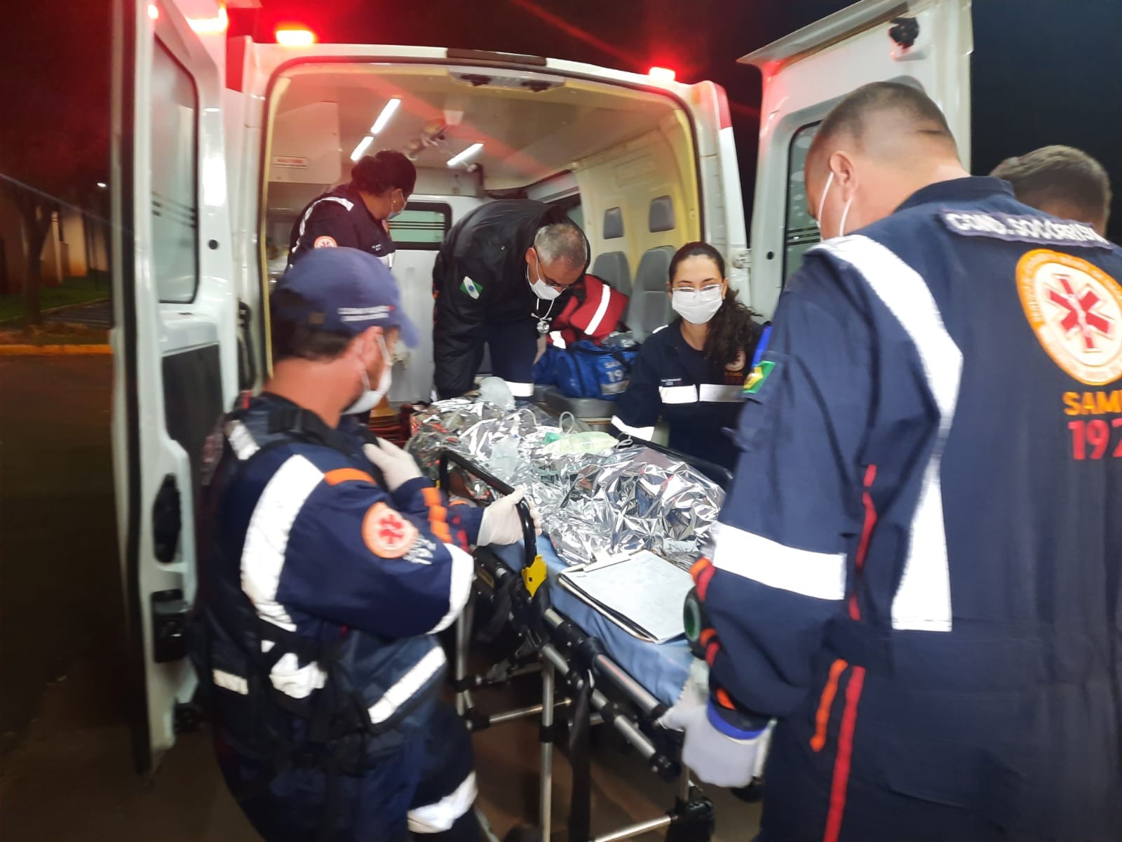 Mulher é presa após esfaquear marido dentro de casa em Paiçandu