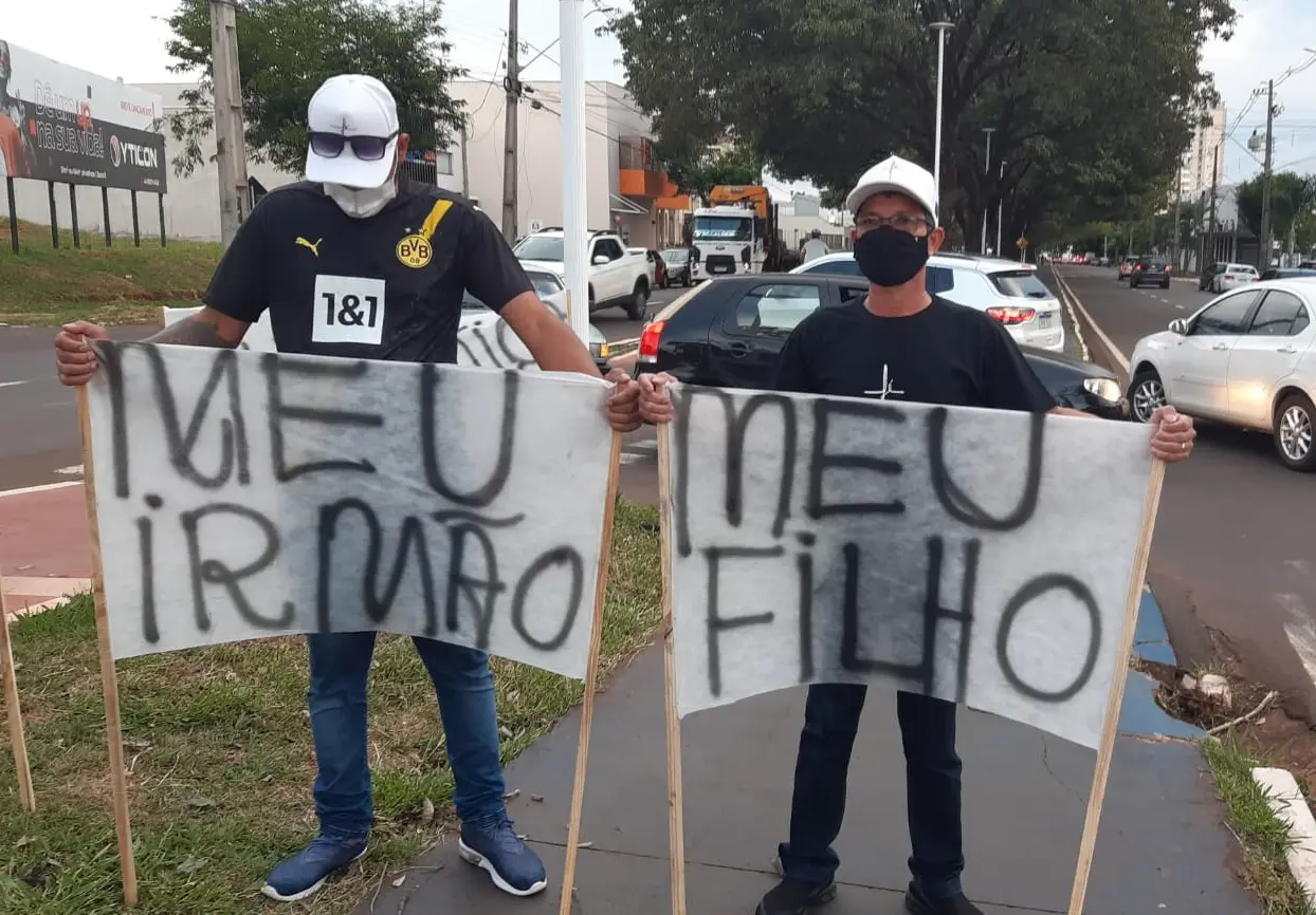 Família faz protesto por motociclista morto em Maringá