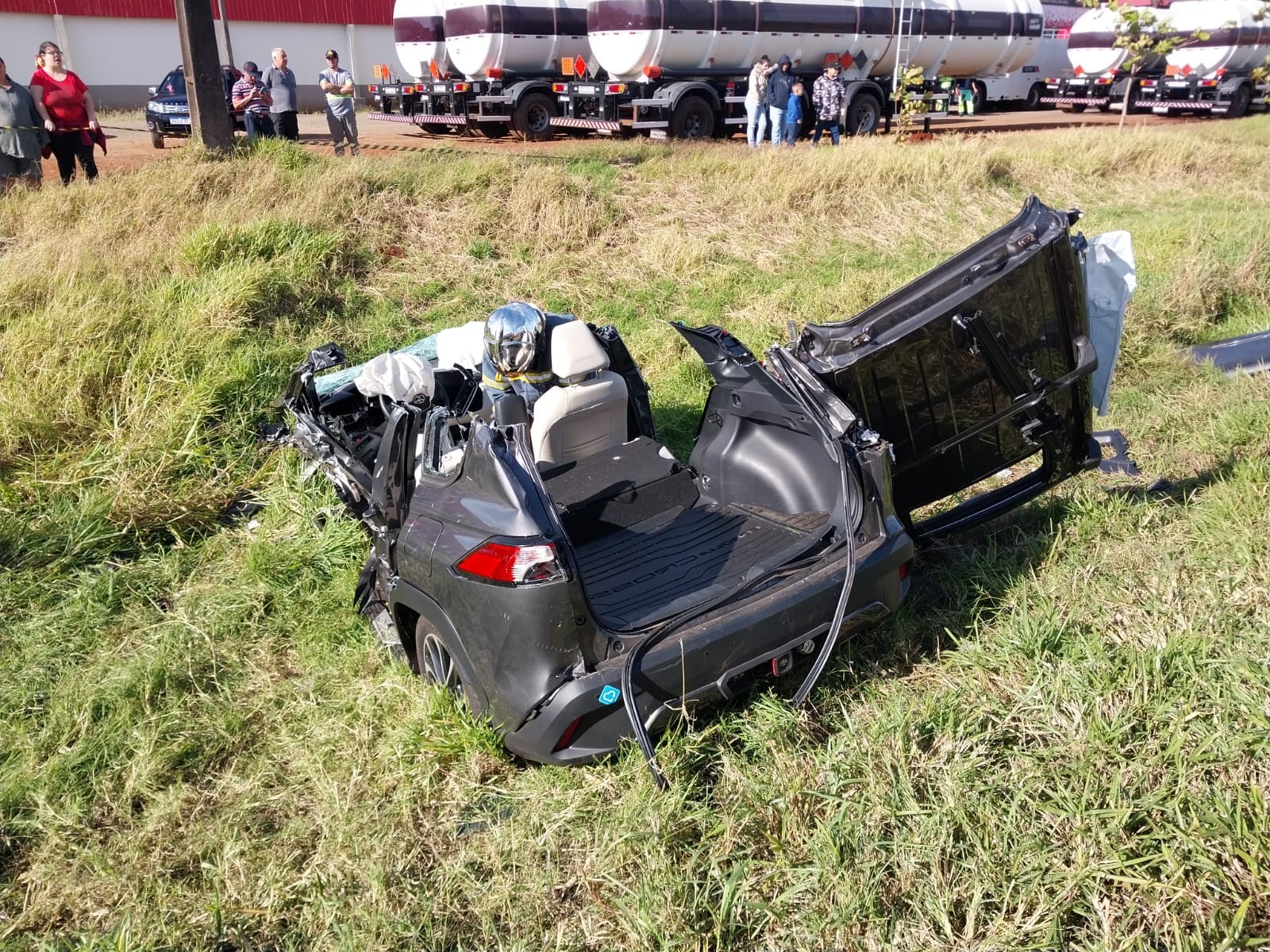 Pai da bailarina Magó está entre as vítimas de acidente em Mandaguari; 4 pessoas ficaram feridas