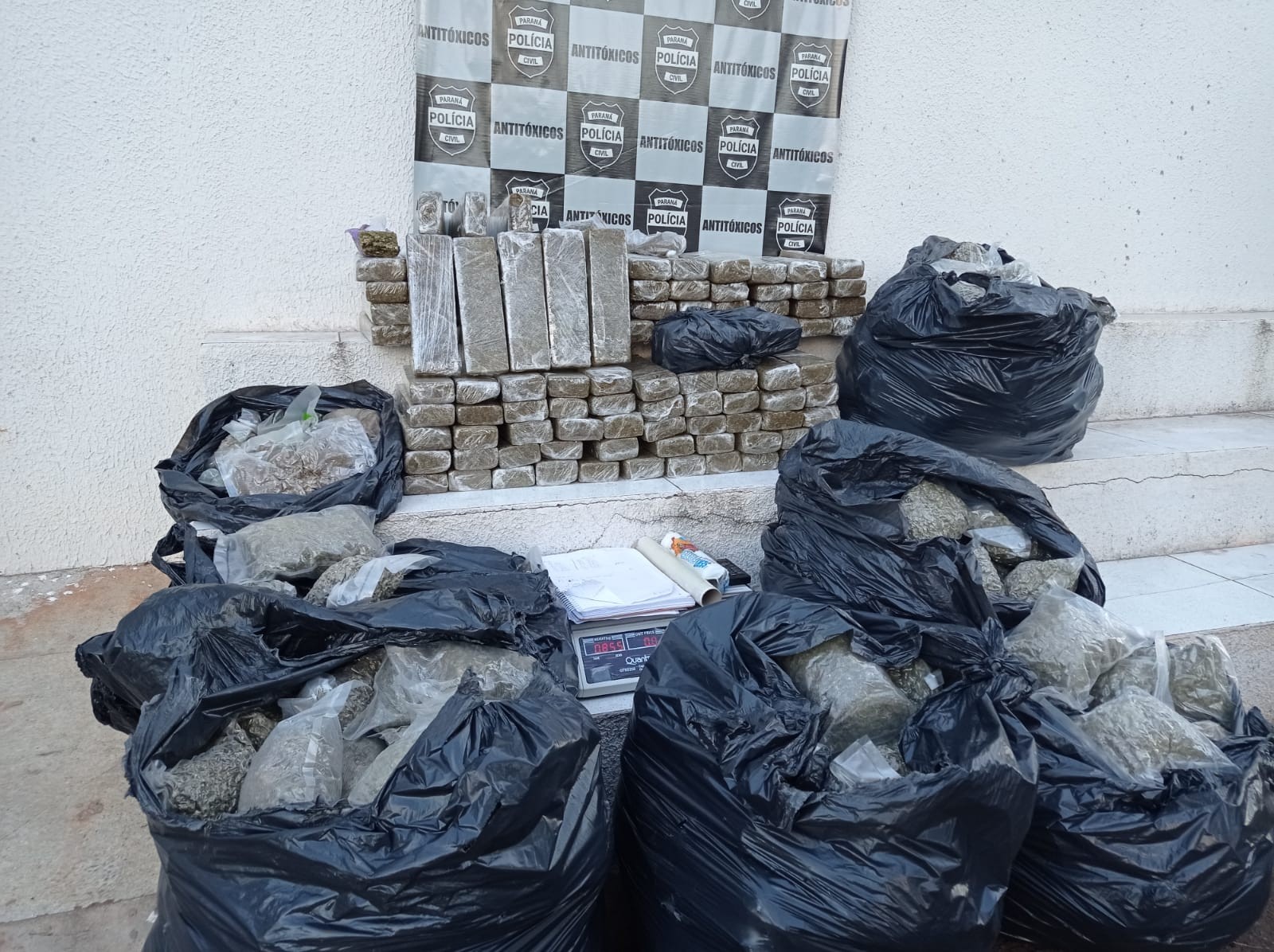 Polícia apreende 167 kg de maconha e prende 3 em Maringá e Sarandi