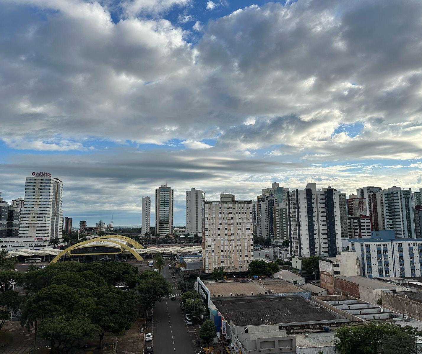 Terça-feira (5) amanhece nublada, mas sol deve aparecer em Maringá