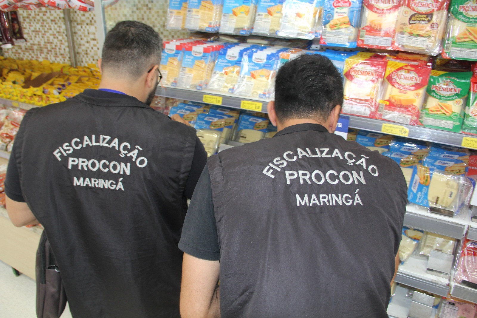 Procon flagra 38 quilos de alimentos em 118 embalagens irregulares