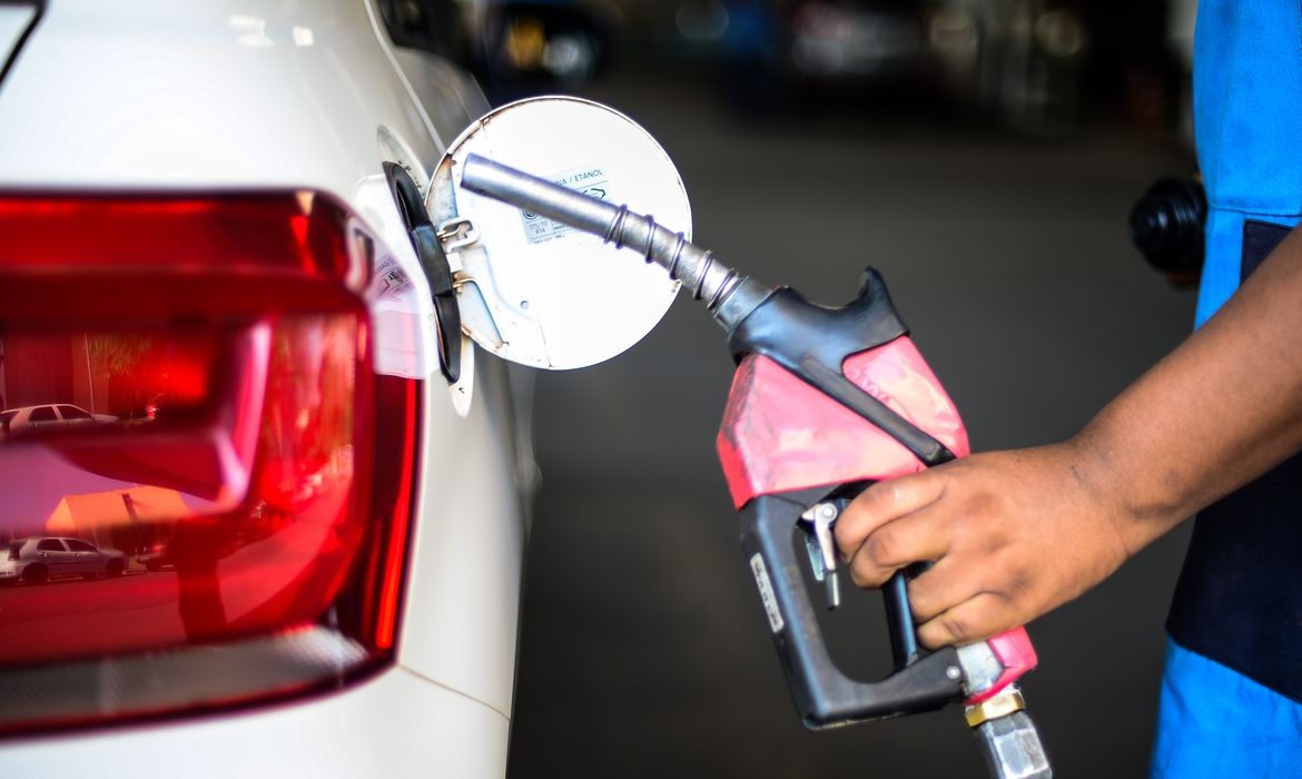 Petrobras anuncia 1º aumento da gasolina e do diesel em 2022