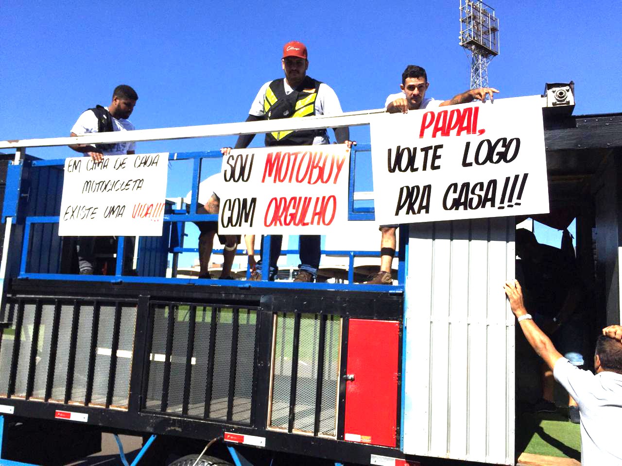 Mobilização de motoboys pede paz no trânsito