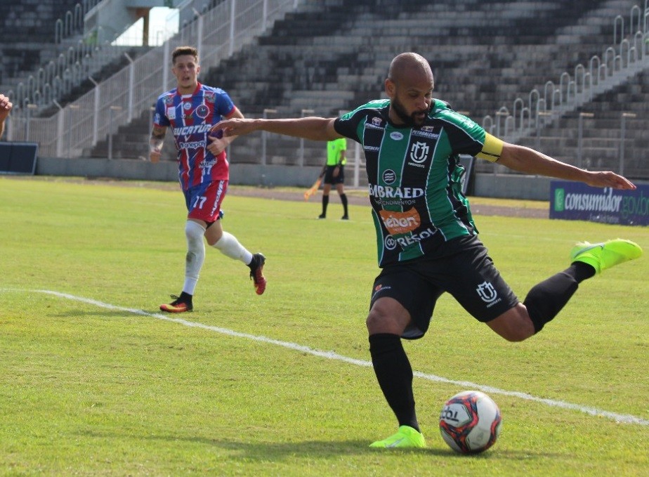 Maringá FC anuncia retorno do lateral-esquerdo Carlinhos, ex-Fluminense e São Paulo