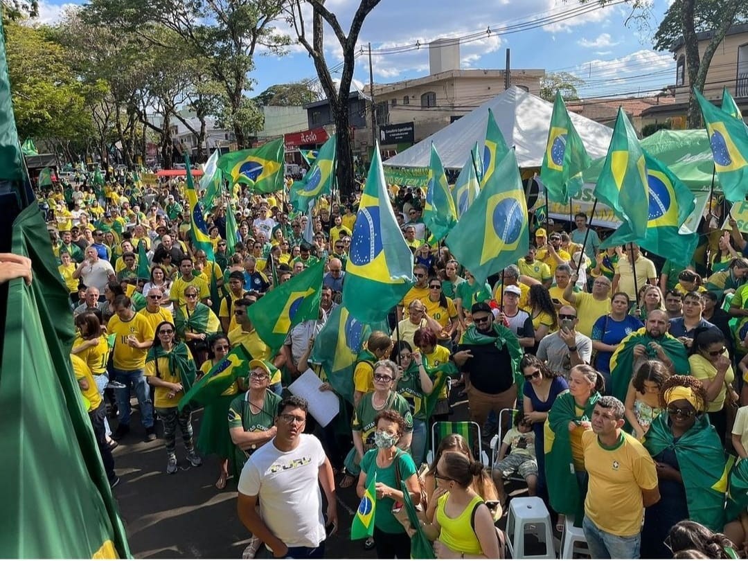 Protestos continuam em frente ao TG e ao posto G10, em Maringá, diz PM
