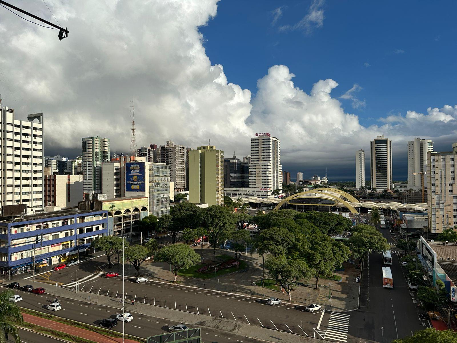 Maringá amanhece com nebulosidade nesta quinta (5), mas sol deve predominar à tarde