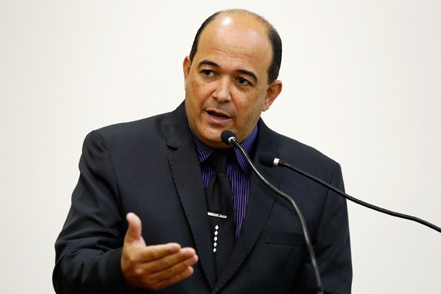 Na tentativa de aprovar Refis, vereador busca apoio