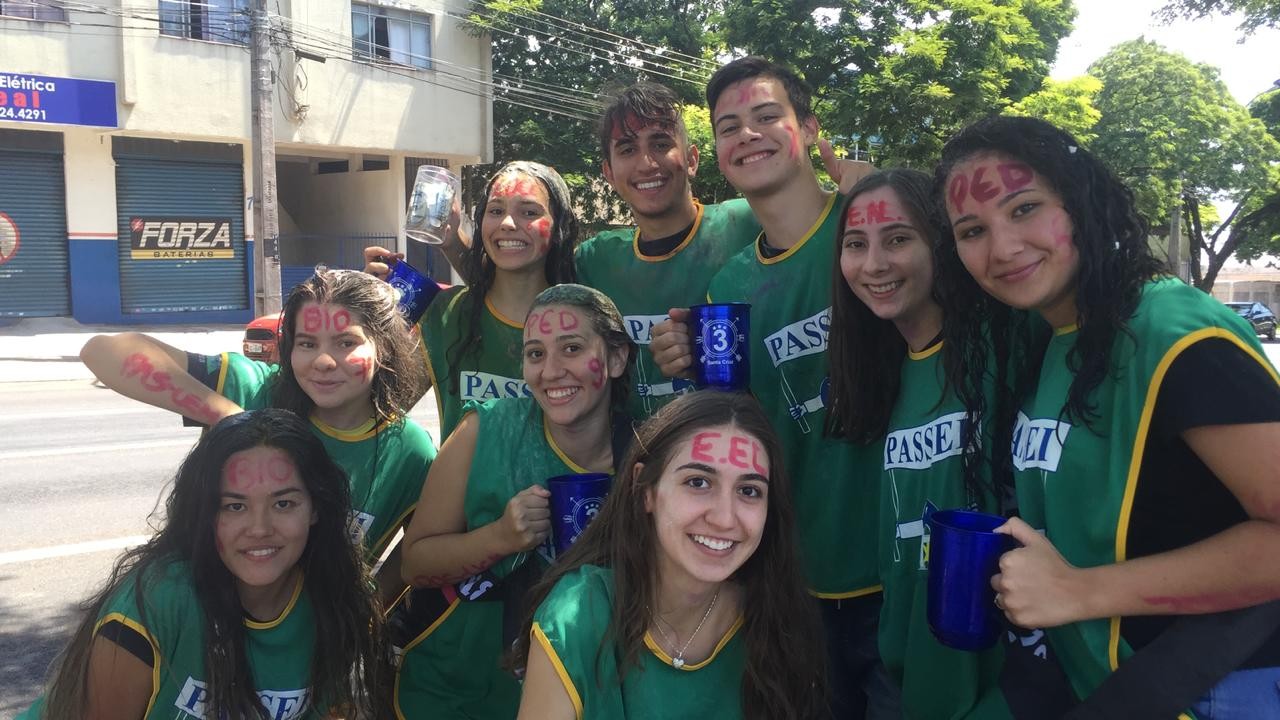 Aprovados no vestibular e no PAS comemoram resultado