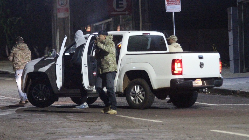 PM realiza treinamento simulado de roubo a banco em Cascavel
