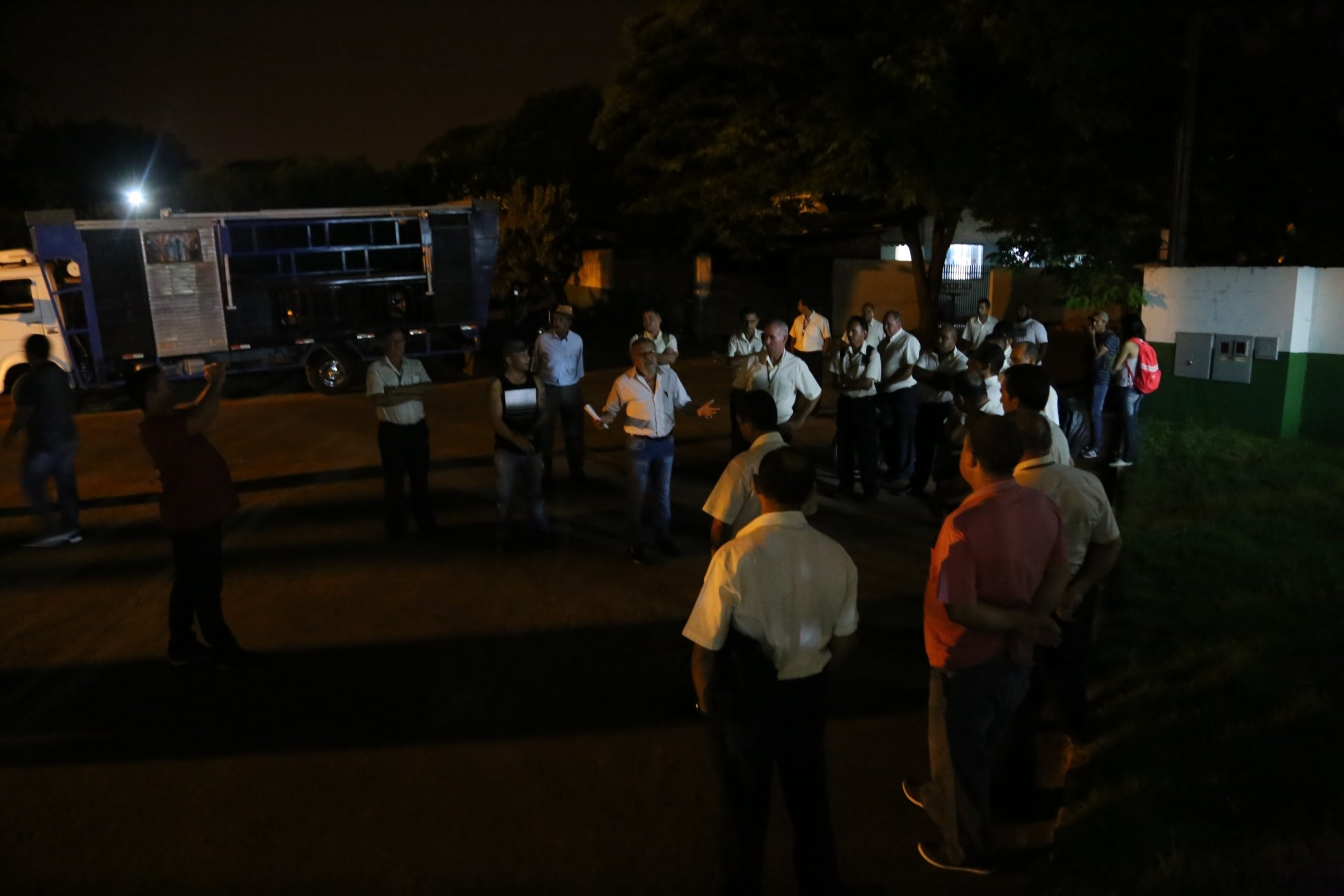 Motoristas protestam contra demissão por justa causa de colega