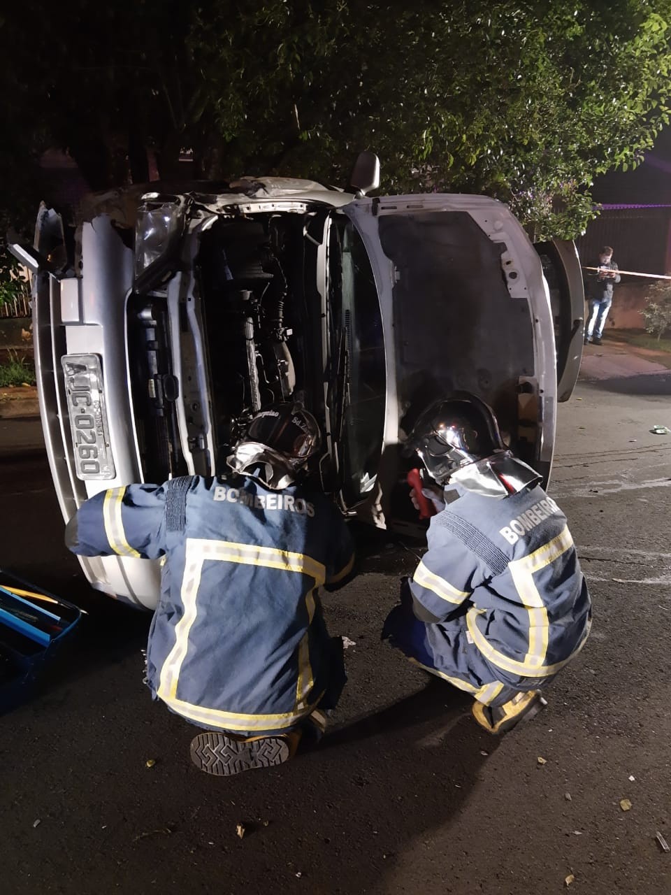 Corpo de Bombeiros atende duas ocorrências de capotamento