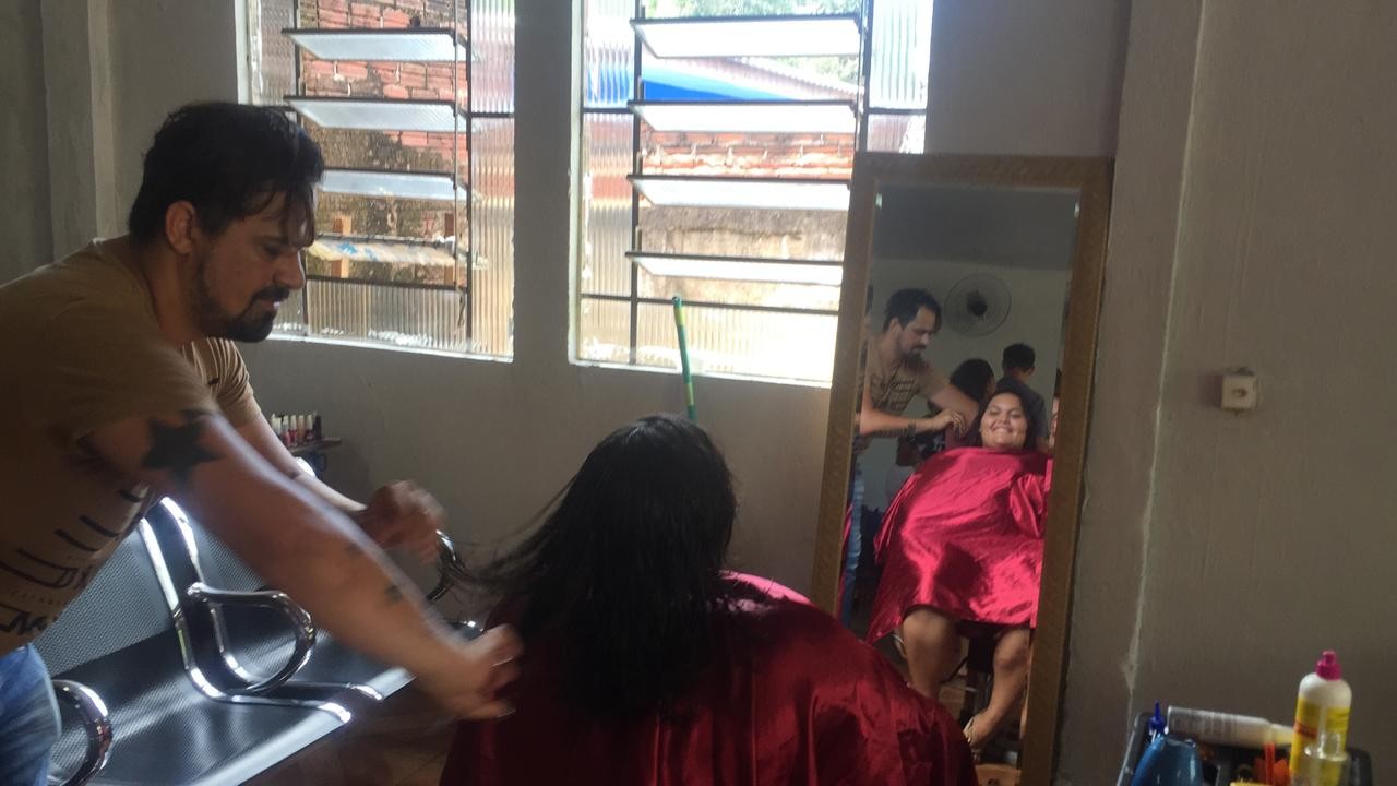 Mulheres que frequentam sopão têm ‘Dia de Beleza’