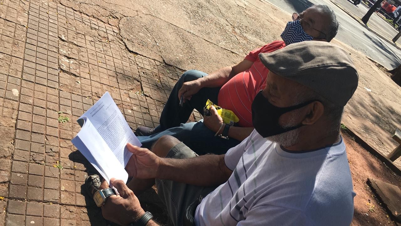 Dia do ‘Esqueça um livro’ espalha obras literárias pela cidade