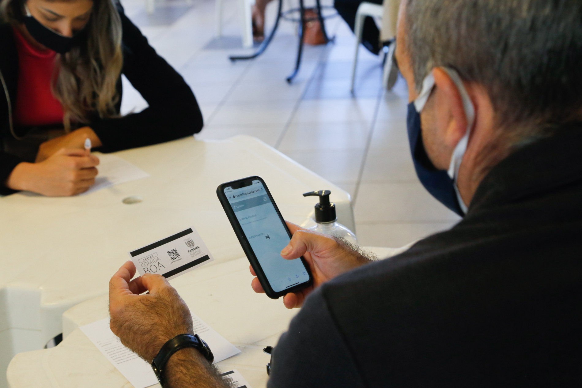 Prefeitura começa a distribuir cartões ‘Comida Boa’ em Maringá