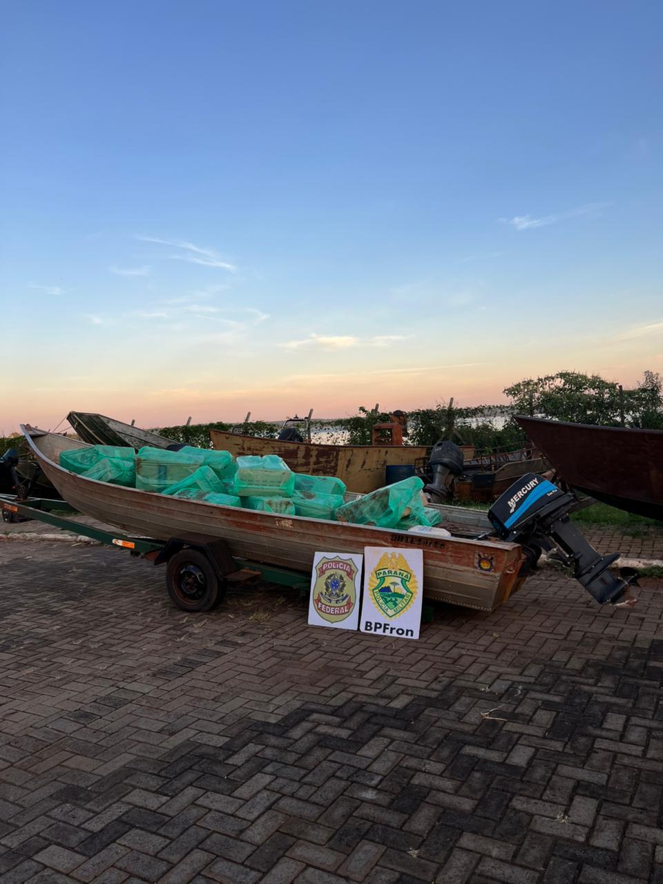 PF apreende cigarros contrabandeados em porto clandestino no Rio Paraná