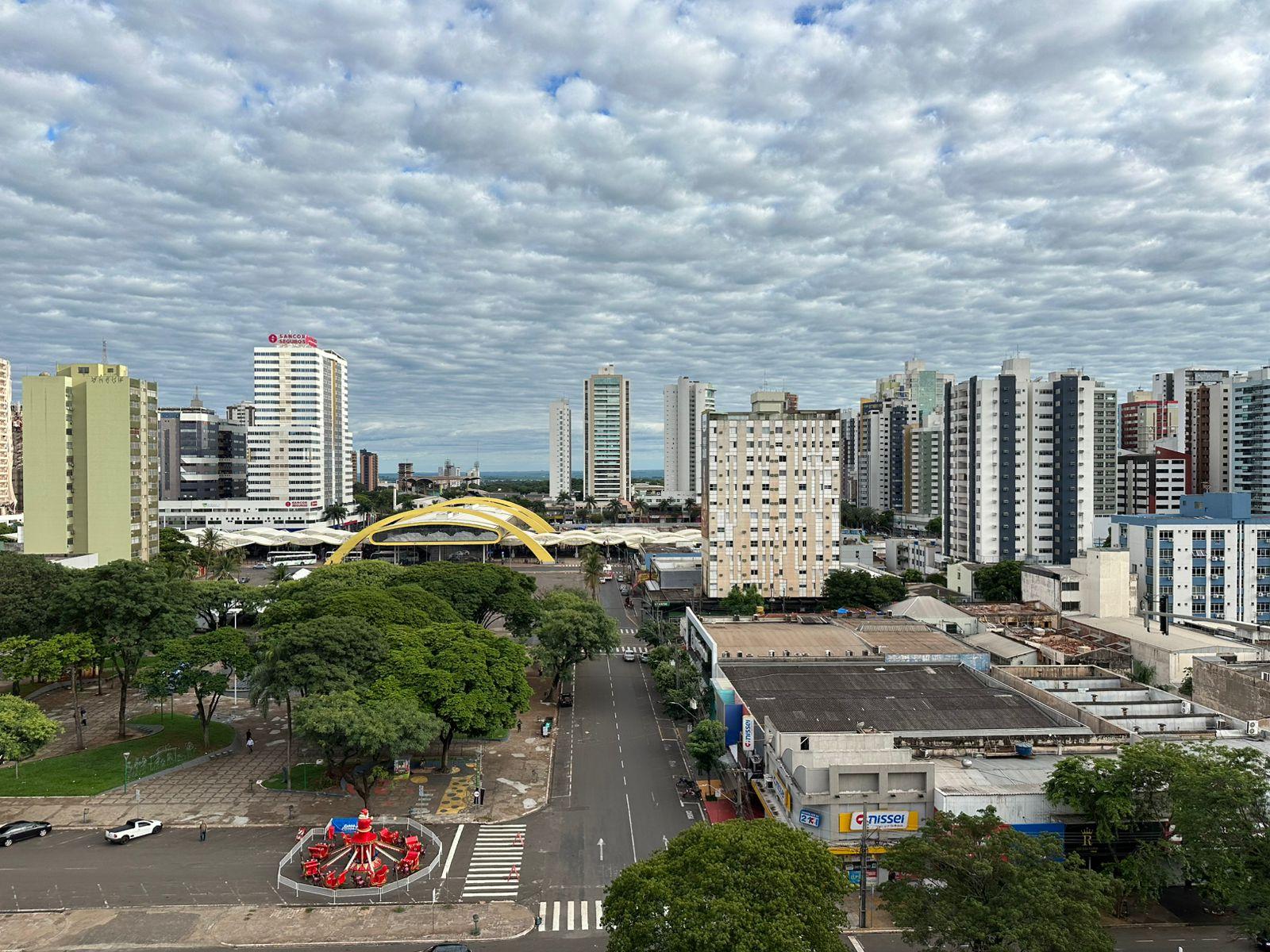 Quinta-feira (12) será de sol entre nuvens em Maringá; máxima prevista é de 29° C