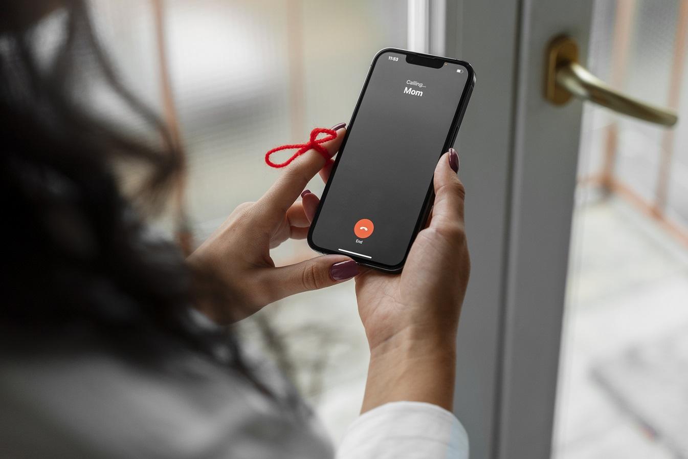 Mulher é vítima de golpista em chamada de vídeo