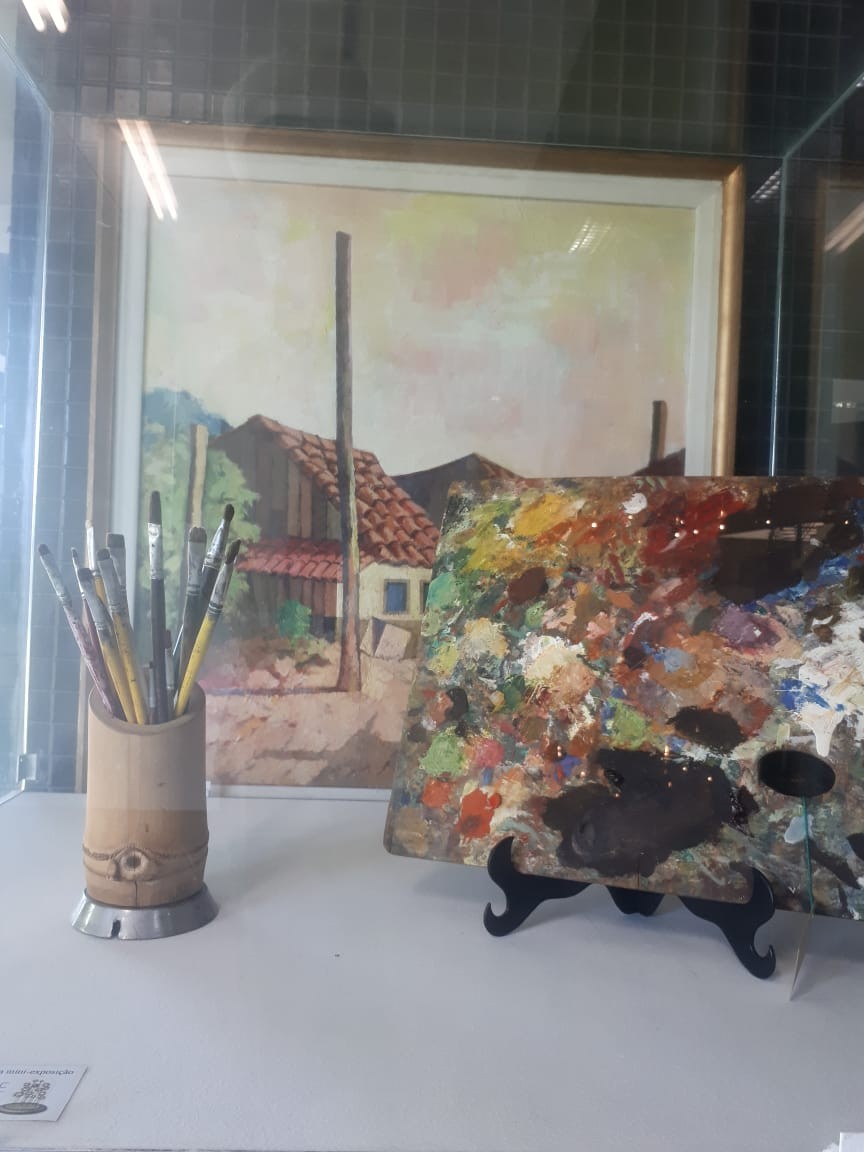 Itens avulsos compõem exposição no teatro Calil Haddad