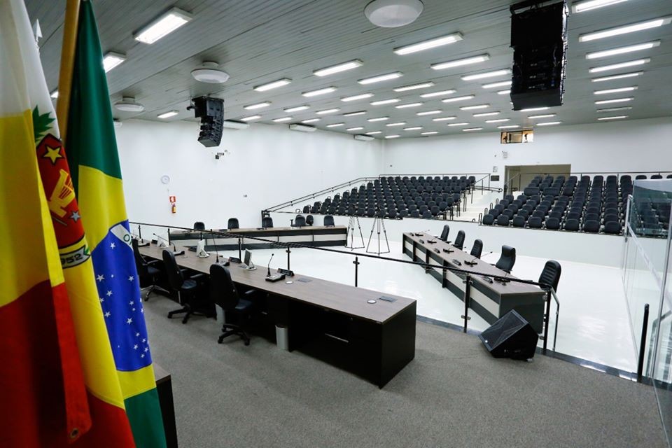 Sessões são suspensas para poupar vereadores que fazem parte de grupo de risco