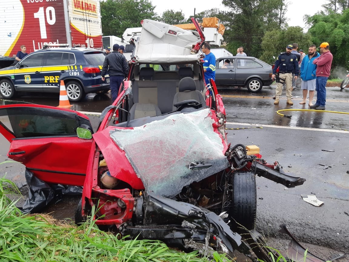 Homem morre em acidente na  BR-376 após carro ‘deslizar’ na pista