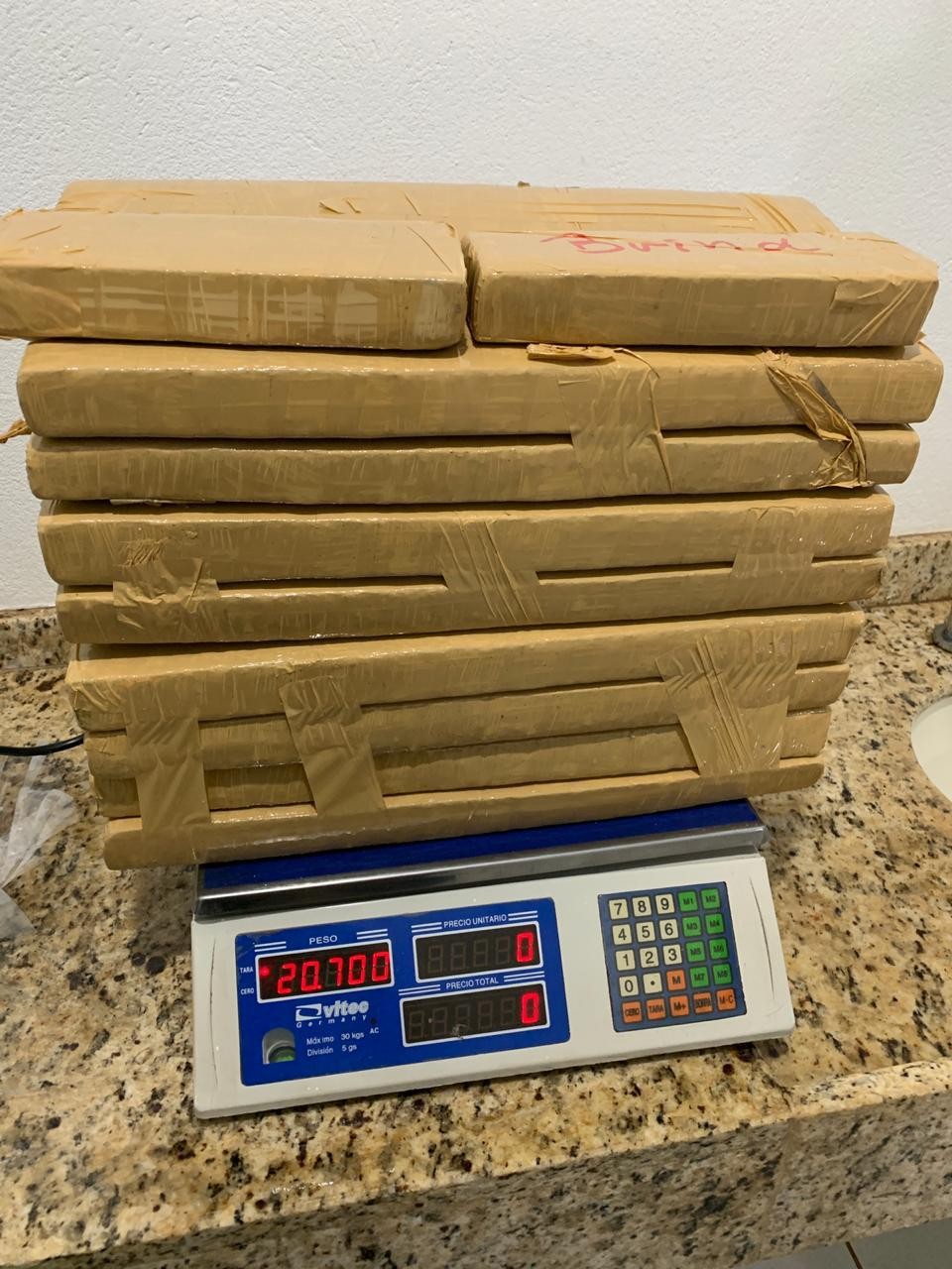 Mulher é presa com 19 tabletes de maconha em ônibus de linha