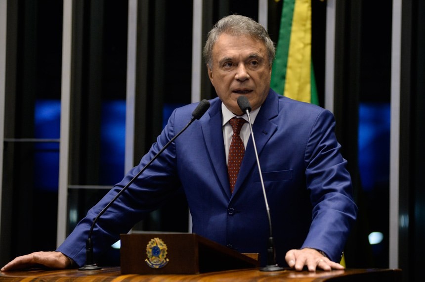 “Diante da pandemia, prefiro acreditar na ciência”, afirma senador