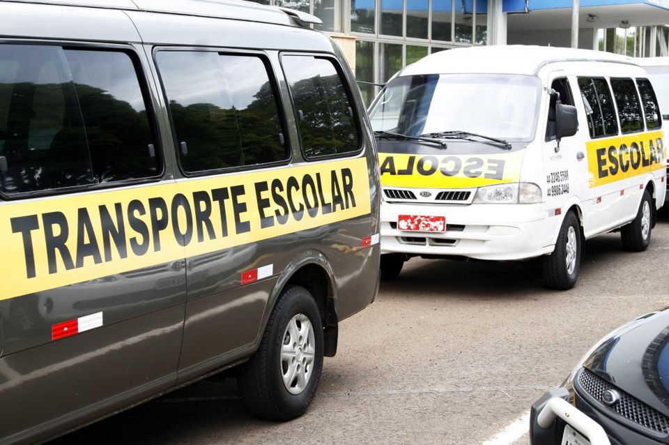 Semob realiza vistoria em vans e ônibus escolares