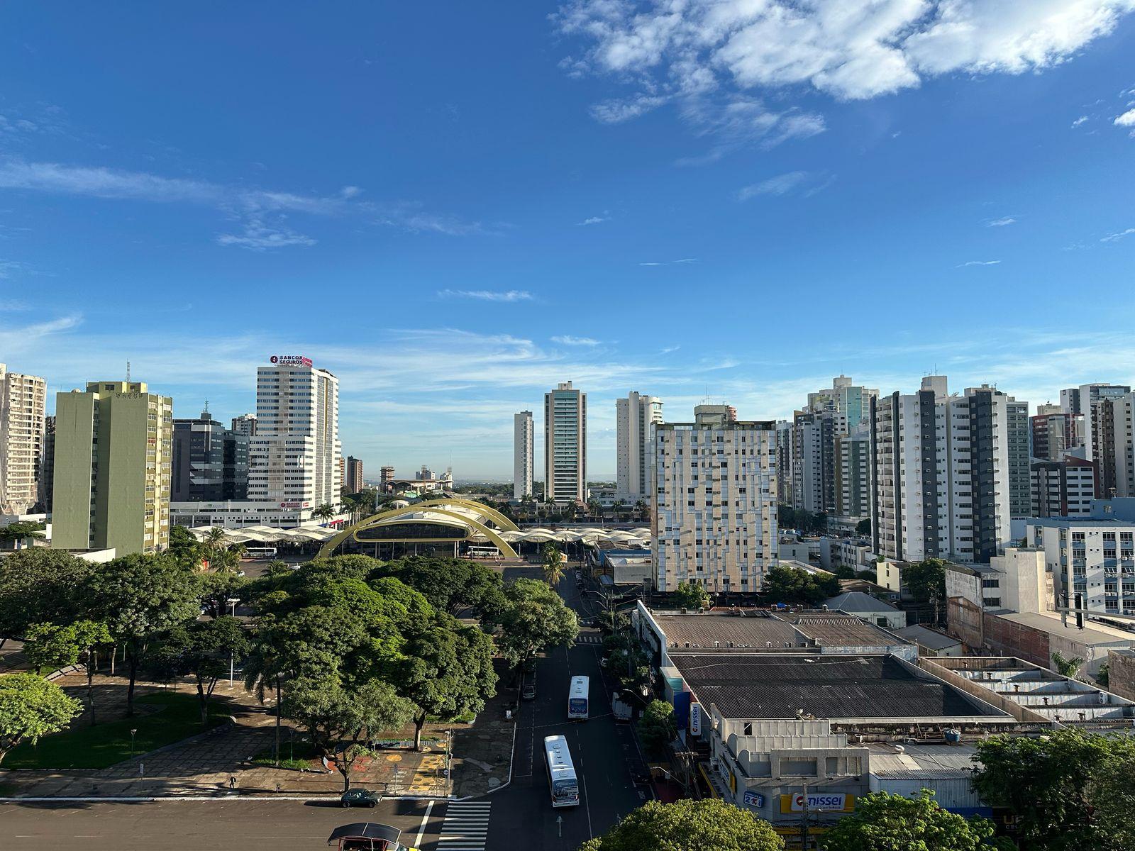 Quinta-feira (20) de sol entre nuvens em Maringá; máxima deve atingir 31º C