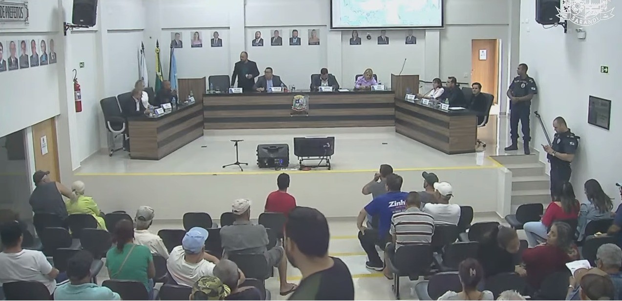 Em sessão tumultuada, vereadores aprovam desconto na taxa de lixo