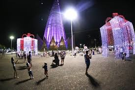 Paradas de Natal iniciam semana que vem com sete carros alegóricos