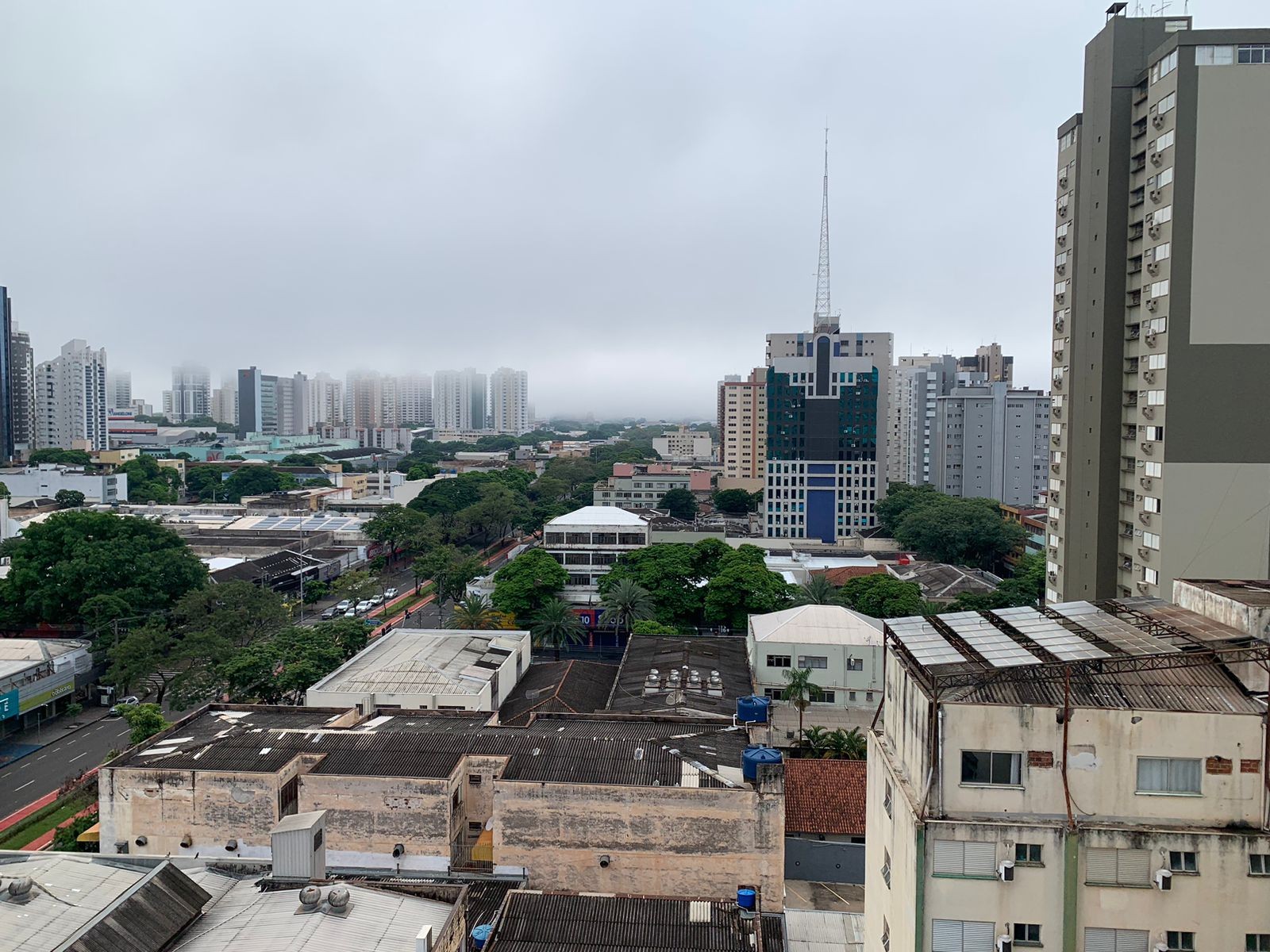 Nebulosidade e chuvas marcam a terça-feira em Maringá