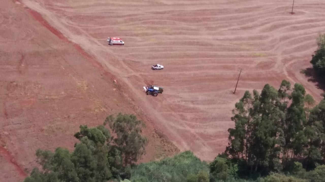 Agricultor é atropelado pelo próprio trator e morre
