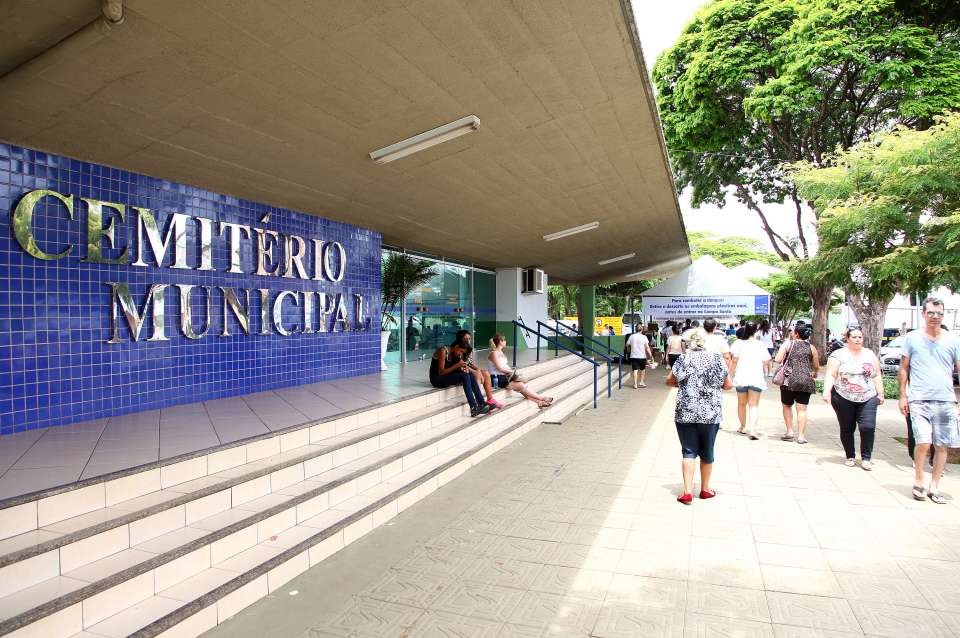 Cemitério municipal deve receber 130 mil visitantes