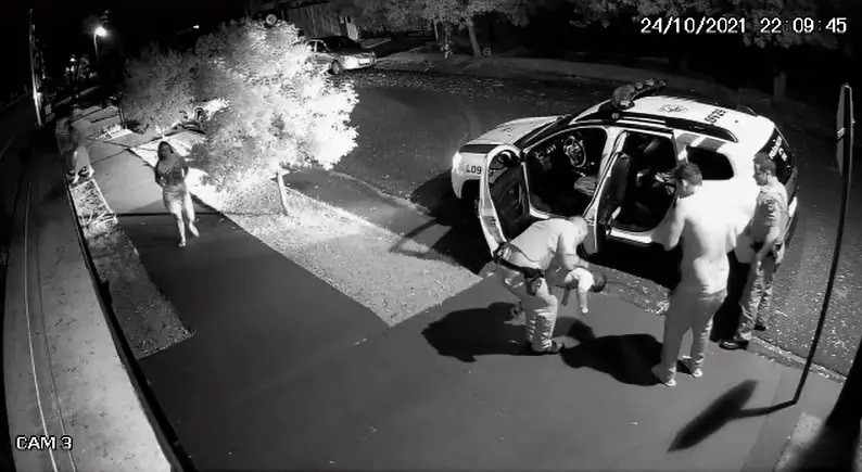 Criança de 2 anos engasga e é salva por policial militar, em Maringá; VÍDEO