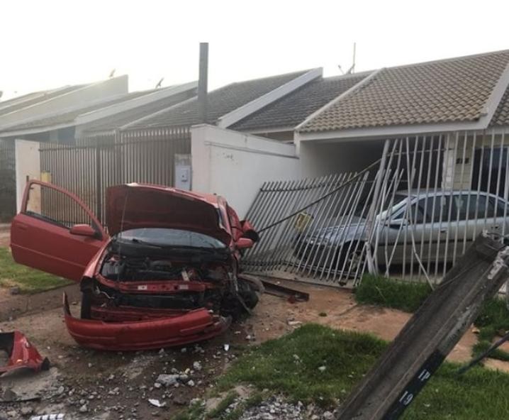 Dois motociclistas mortos e um motorista em estado grave