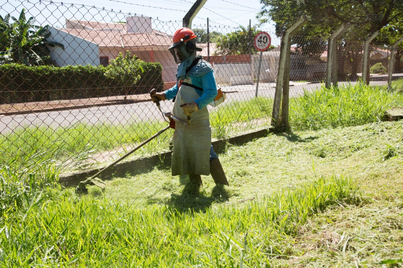 Limpeza pública de oito regiões de Maringá será terceirizada