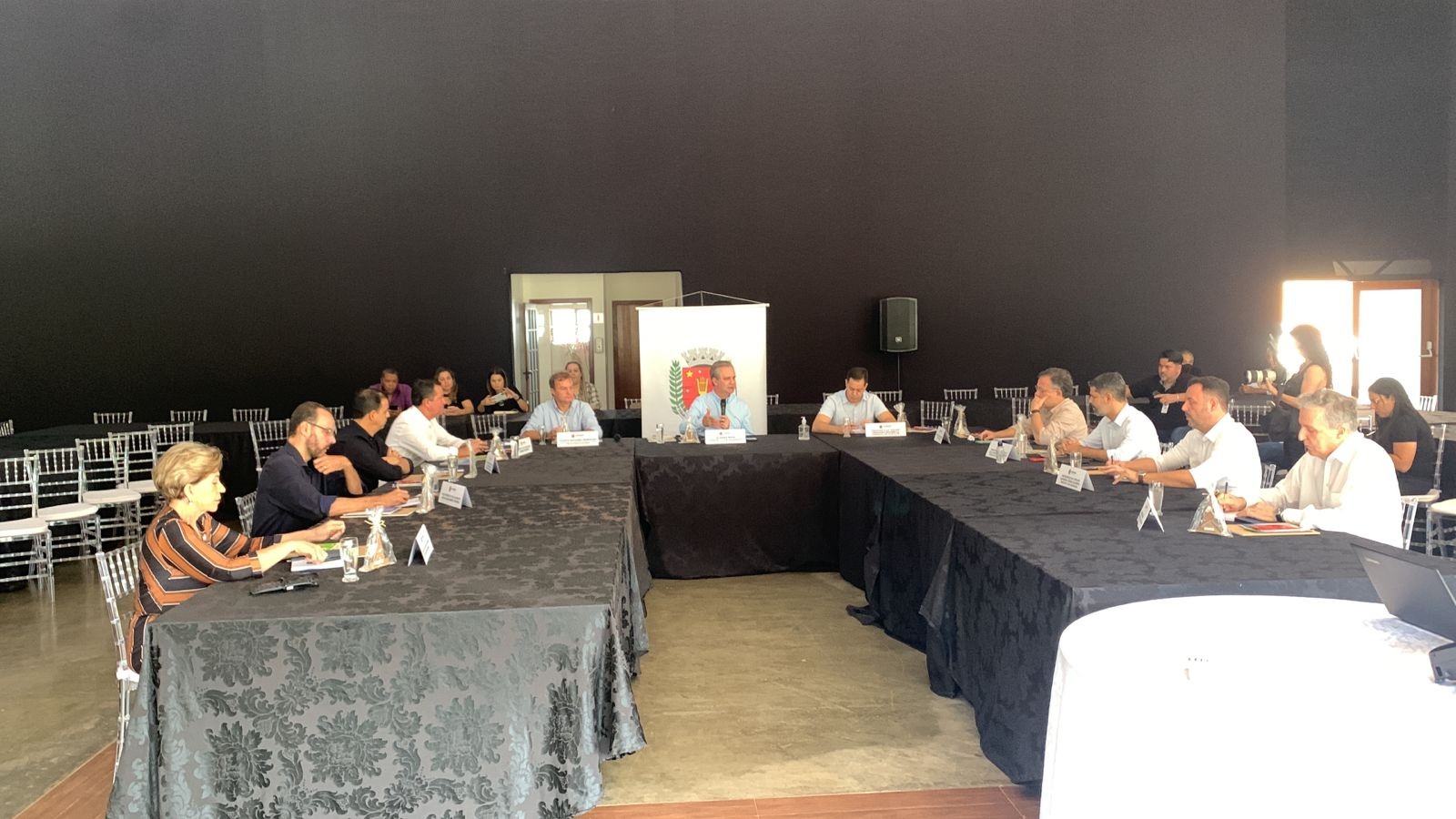 Prefeitos da macrorregião Noroeste do Paraná se reúnem em Maringá