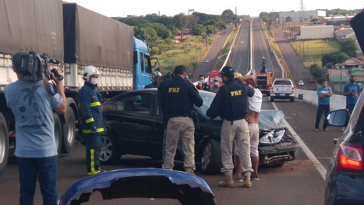 Motorista embriagado provoca acidente com ferido no Contorno Norte; dois são presos