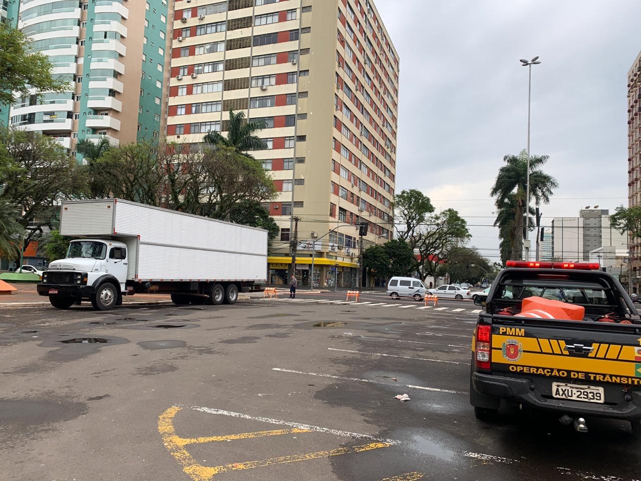 Estacionamento da praça da Prefeitura de Maringá é interditado