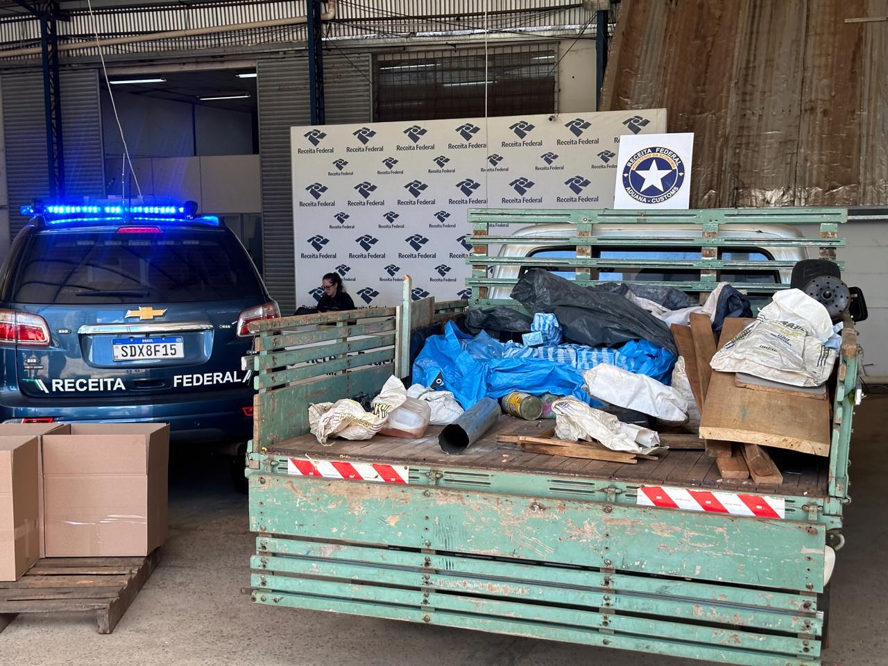 RF apreende 400 celulares e prende motorista em flagrante