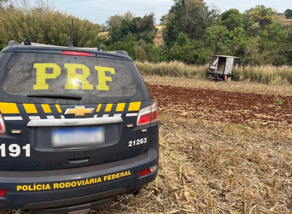 PRF apreende cigarros após perseguição por ruas e avenidas de Maringá